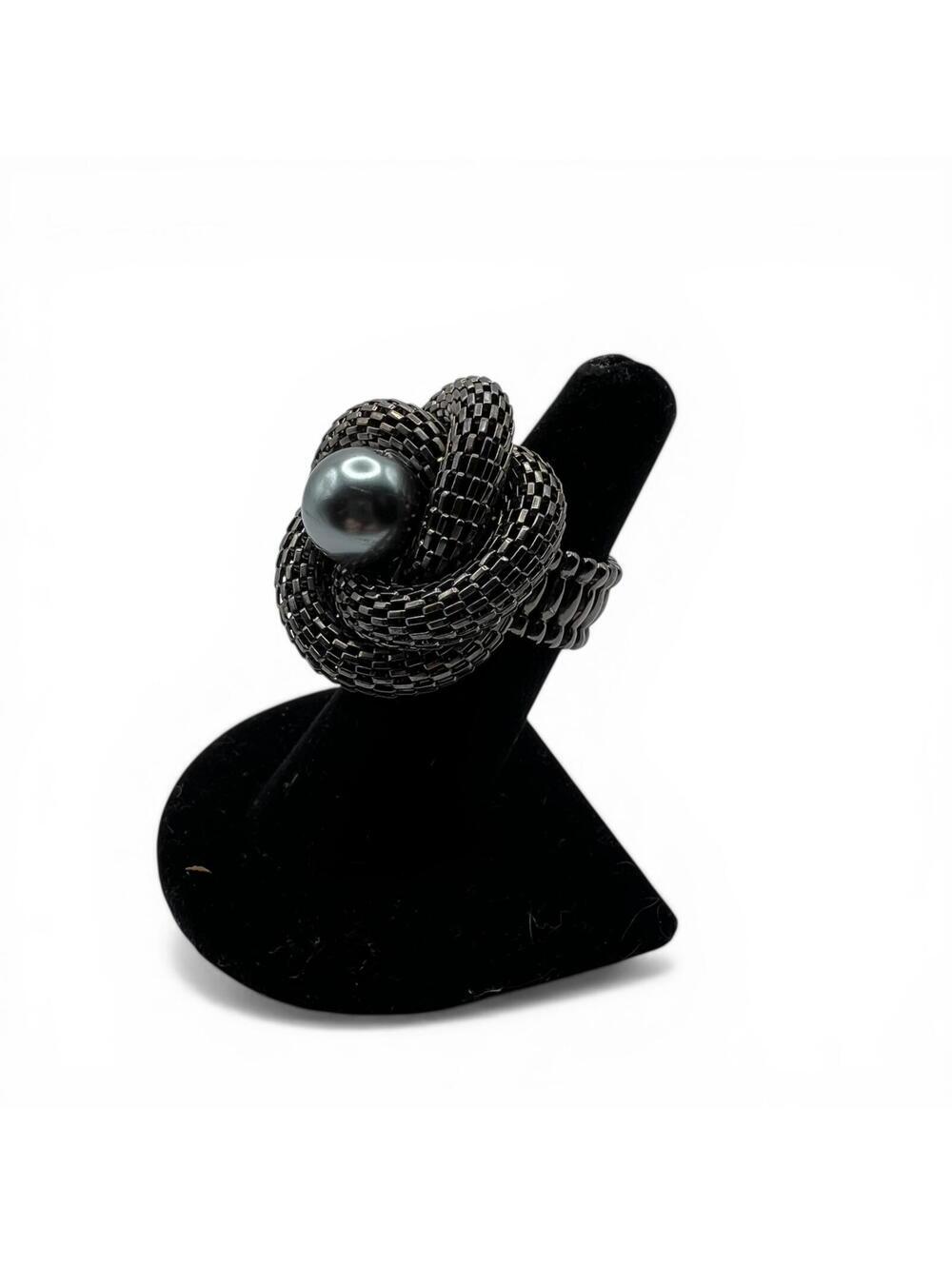 Vintage Metallic Knot Stretchy Ring with Central Gray Pearl Accent